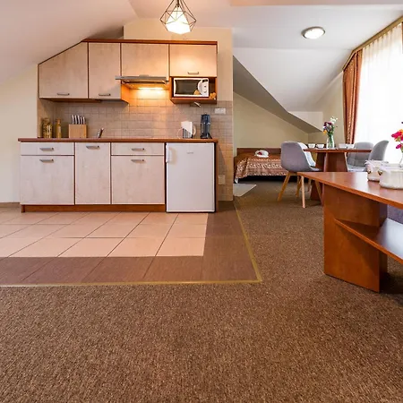 Villa Martii - Family Rooms & Apartments Habitación en casa particular *