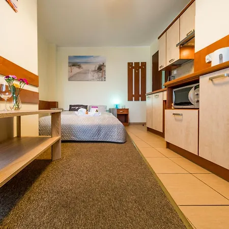 Проживание в семье Villa Martii - Komfortowe Apartamenty Z Aneksami Kuchennymi - Spokojna Okolica, Blisko Plazy *