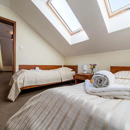 Villa Martii - Komfortowe Apartamenty Z Aneksami Kuchennymi - Spokojna Okolica, Blisko Plazy