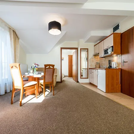 Проживание в семье Villa Martii - Komfortowe Apartamenty Z Aneksami Kuchennymi - Spokojna Okolica, Blisko Plazy