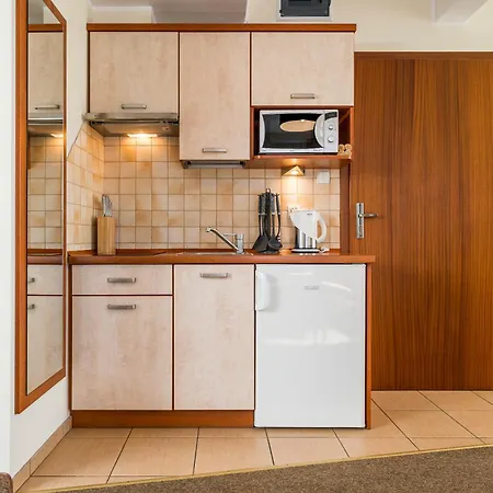 Проживание в семье Villa Martii - Komfortowe Apartamenty Z Aneksami Kuchennymi - Spokojna Okolica, Blisko Plazy *