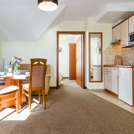 Проживание в семье Villa Martii - Komfortowe Apartamenty Z Aneksami Kuchennymi - Spokojna Okolica, Blisko Plazy *
