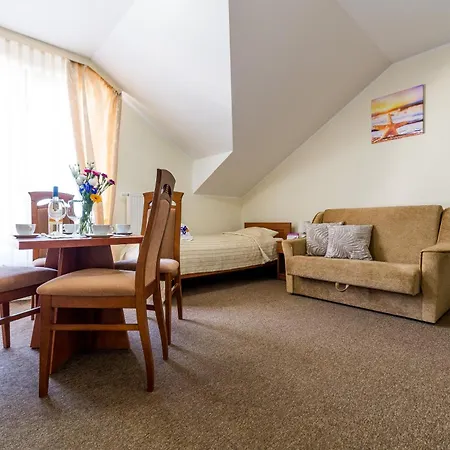 Villa Martii - Komfortowe Apartamenty Z Aneksami Kuchennymi - Spokojna Okolica, Blisko Plazy Проживание в семье *
