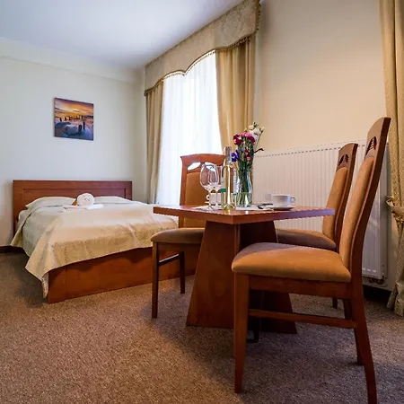 Villa Martii - Komfortowe Apartamenty Z Aneksami Kuchennymi - Spokojna Okolica, Blisko Plazy Проживание в семье