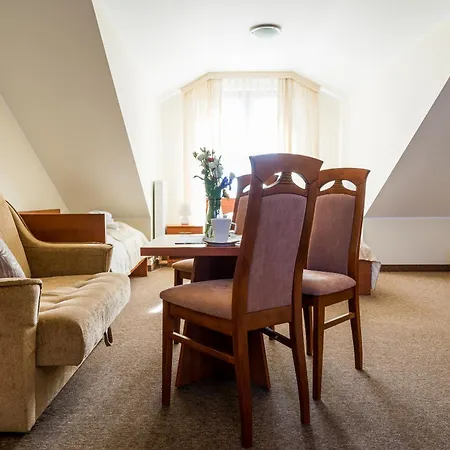 Villa Martii - Komfortowe Apartamenty Z Aneksami Kuchennymi - Spokojna Okolica, Blisko Plazy Проживание в семье