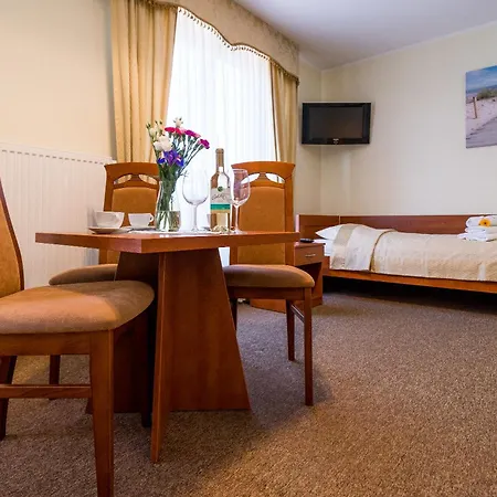 Villa Martii - Komfortowe Apartamenty Z Aneksami Kuchennymi - Spokojna Okolica, Blisko Plazy Проживание в семье