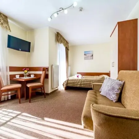 Проживание в семье Villa Martii - Komfortowe Apartamenty Z Aneksami Kuchennymi - Spokojna Okolica, Blisko Plazy *