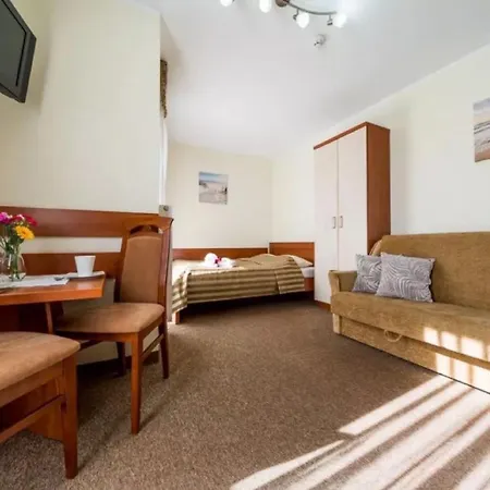 Villa Martii - Komfortowe Apartamenty Z Aneksami Kuchennymi - Spokojna Okolica, Blisko Plazy