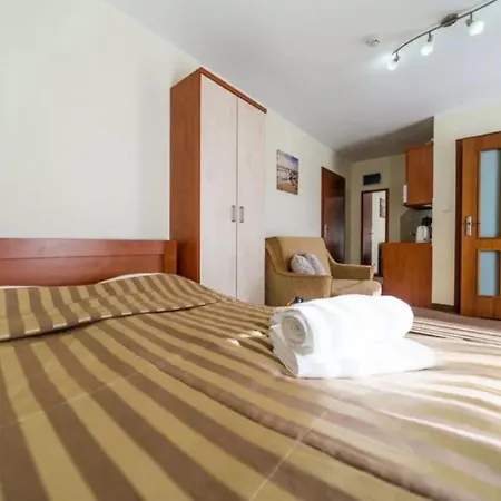 Проживание в семье Villa Martii - Komfortowe Apartamenty Z Aneksami Kuchennymi - Spokojna Okolica, Blisko Plazy *