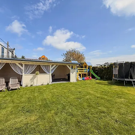 Villa Martii - Komfortowe Apartamenty Z Aneksami Kuchennymi - Spokojna Okolica, Blisko Plazy