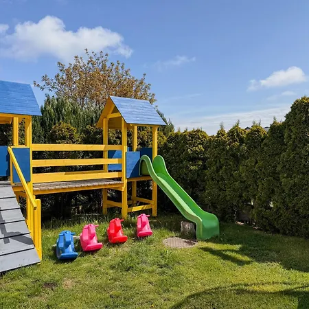 Villa Martii - Komfortowe Apartamenty Z Aneksami Kuchennymi - Spokojna Okolica, Blisko Plazy Проживание в семье