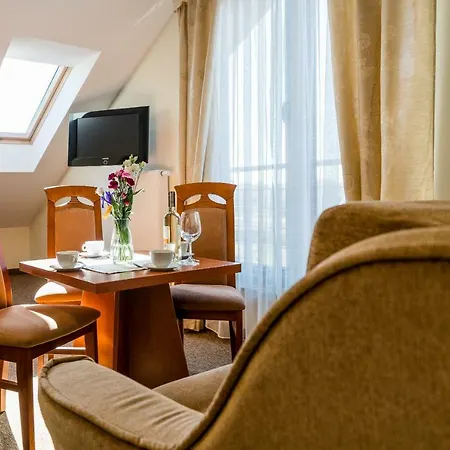 Villa Martii - Family Rooms & Apartments Habitación en casa particular