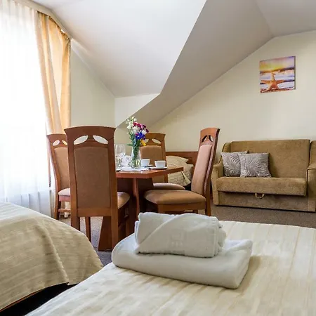 Villa Martii - Family Rooms & Apartments Habitación en casa particular *